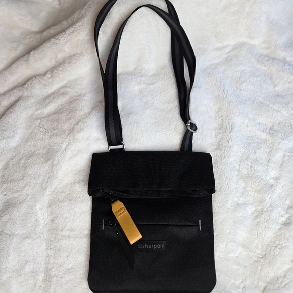 Sherpani Crossbody - Picture 2 of 10